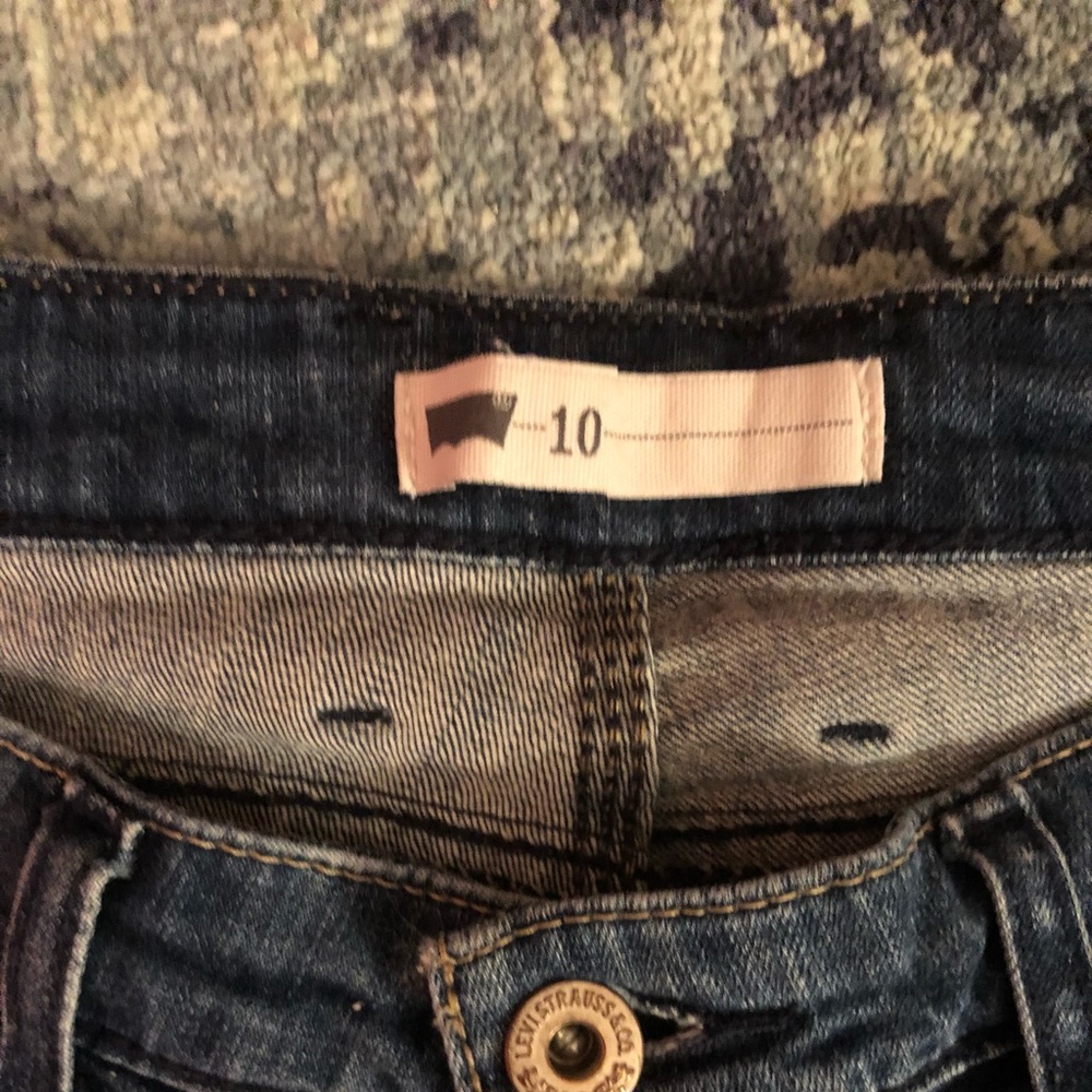 Levi’s Capris - Picture 5 of 7